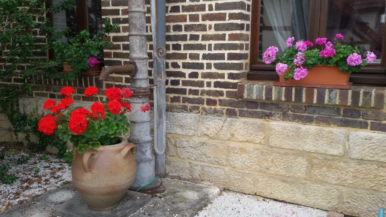 La Chambre D'Amis La Costignieres Montgueux Exterior photo